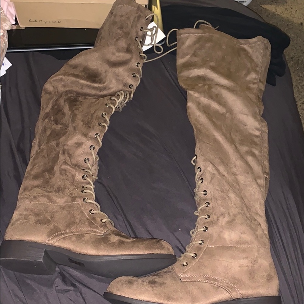 Boots - Picture 4 of 4